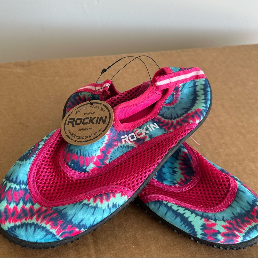 NWT Rockin kids Aquasocks size 2
